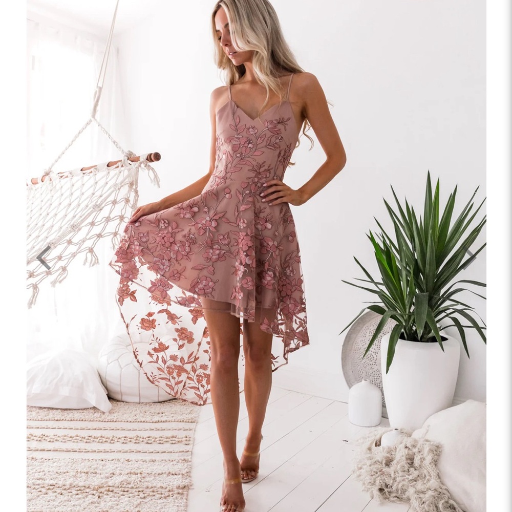 Saskia High Low Dress in Embroidery Rose